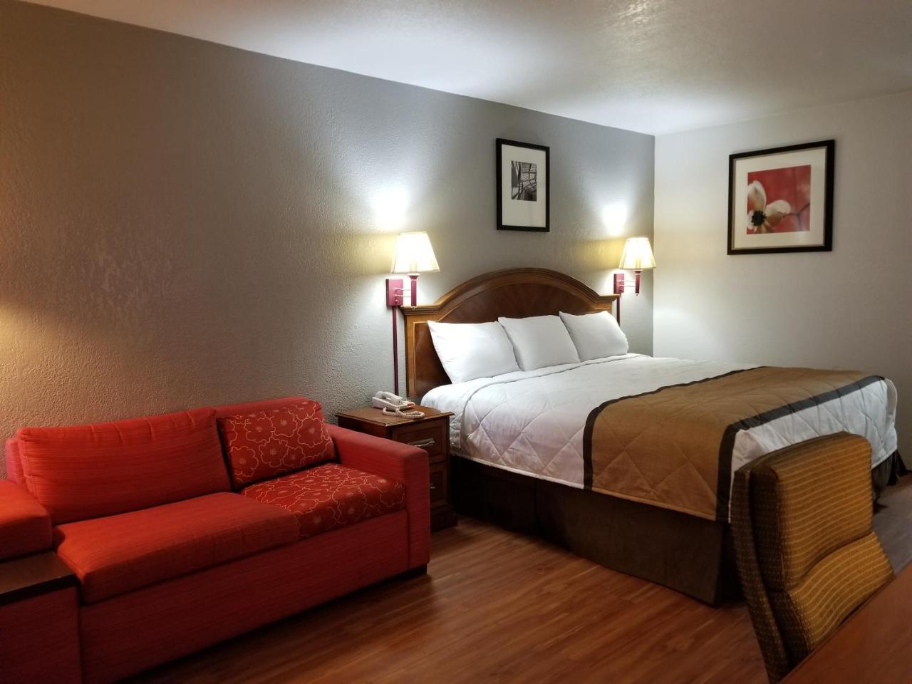 University Inn 2*