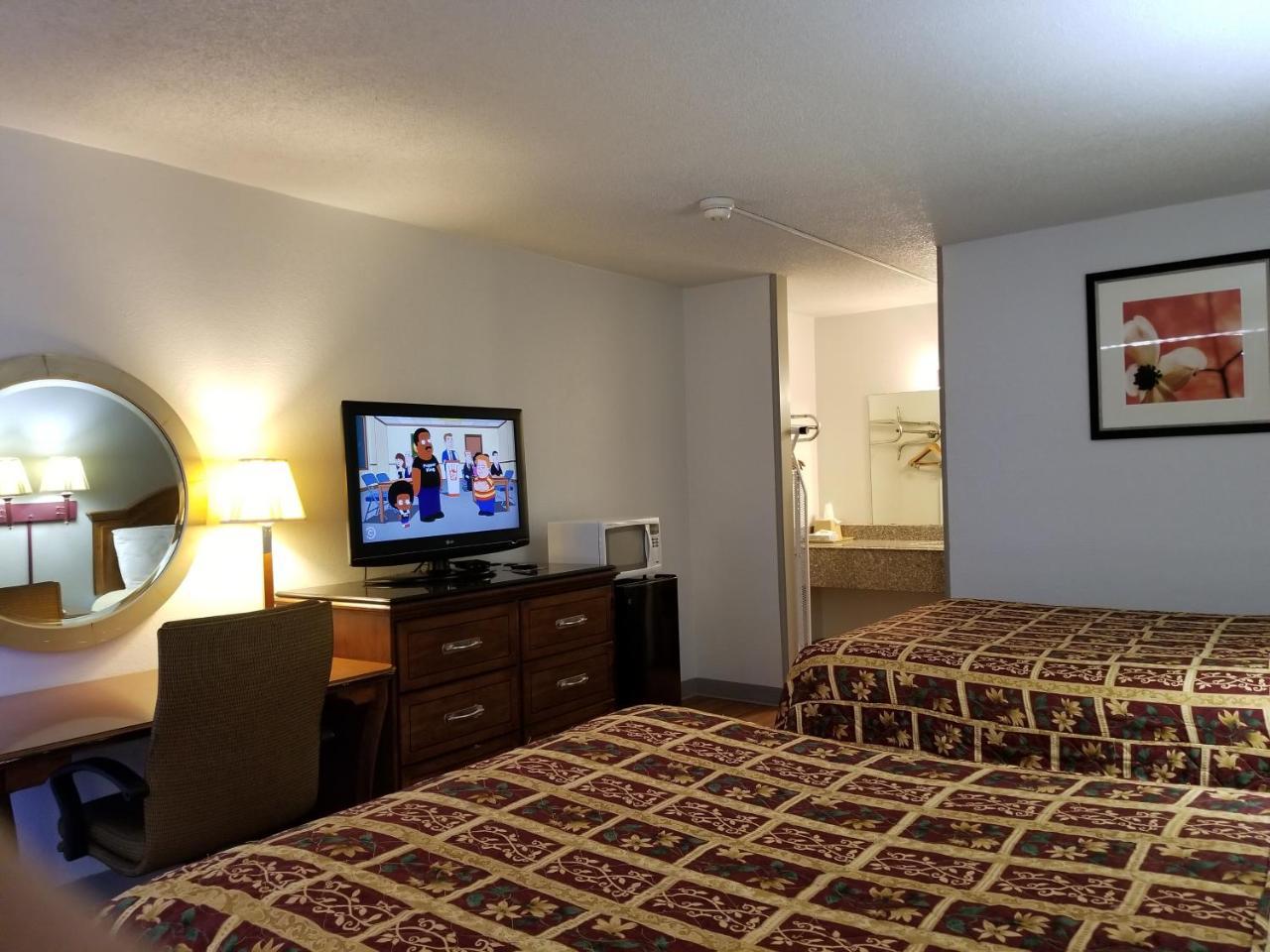 University Inn Hotel 2*